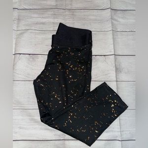 NWOT Women’s Champion Black & Gold Sparkle Foil Capri Legging